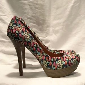 Jessica Simpson Floral Platform Pumps